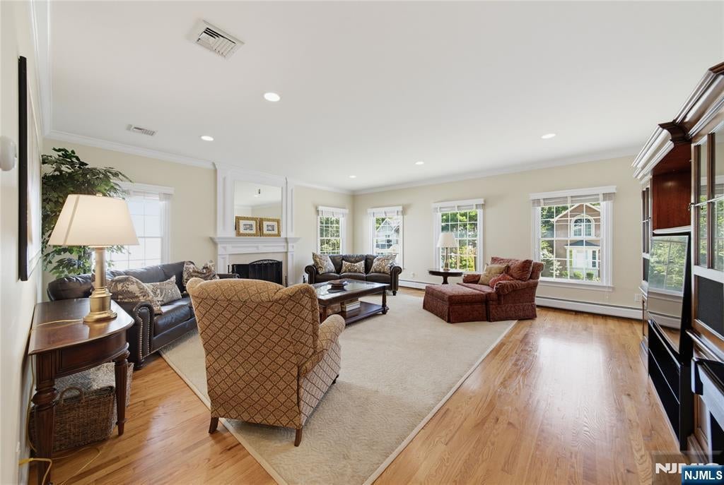 Homes for Sale in Northern NJ | ThisIsRiverEdge.com 52 Robinhood Avenue