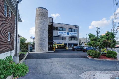 784 Grand Avenue Ridgefield NJ 07657