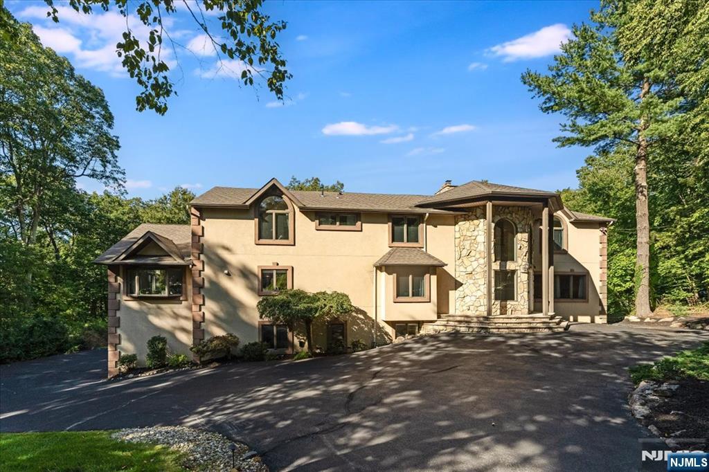 2 Round Hill Terrace