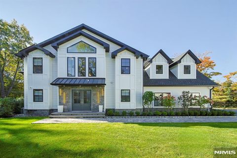 MLS: 25006056
