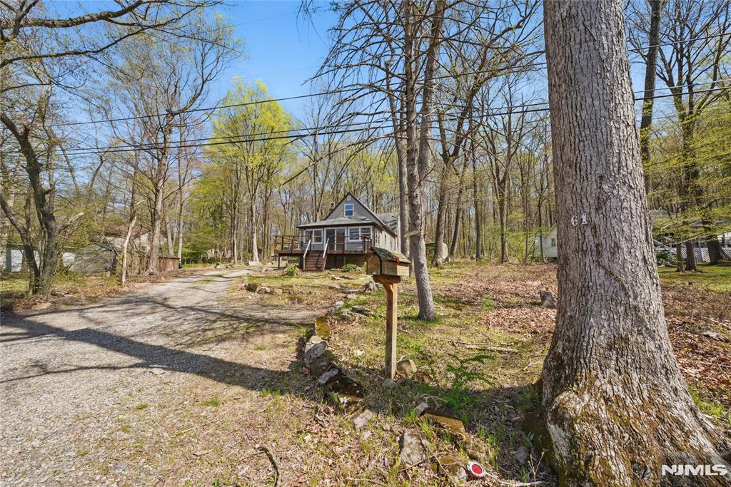 Property for Sale at Estling Lake Road, Denville Twp, New Jersey - Bedrooms: 4 
Bathrooms: 2 
Rooms: 7  - $400,000
