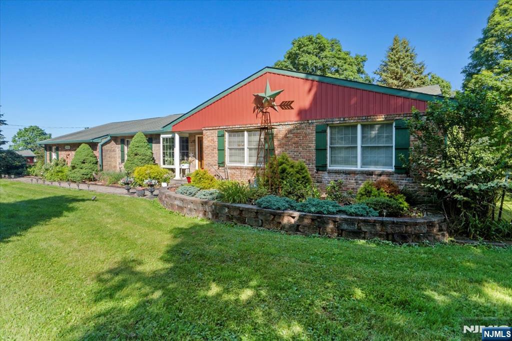 922 Warwick Turnpike