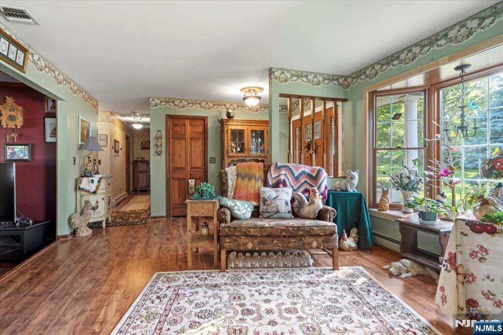 922 Warwick Turnpike