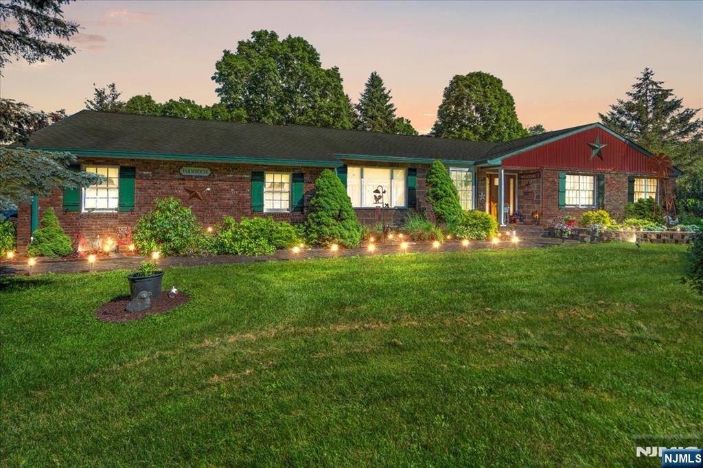 922 Warwick Turnpike