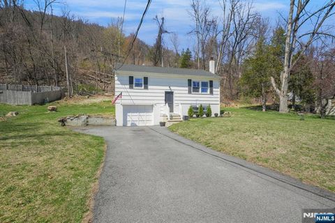 Photo of 35 Zinnia Drive, Vernon, NJ 07418 (MLS # 26013358)