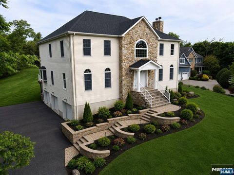 Photo of 40 Horseneck Road, Montville Township, NJ 07045 (MLS # 26017817)
