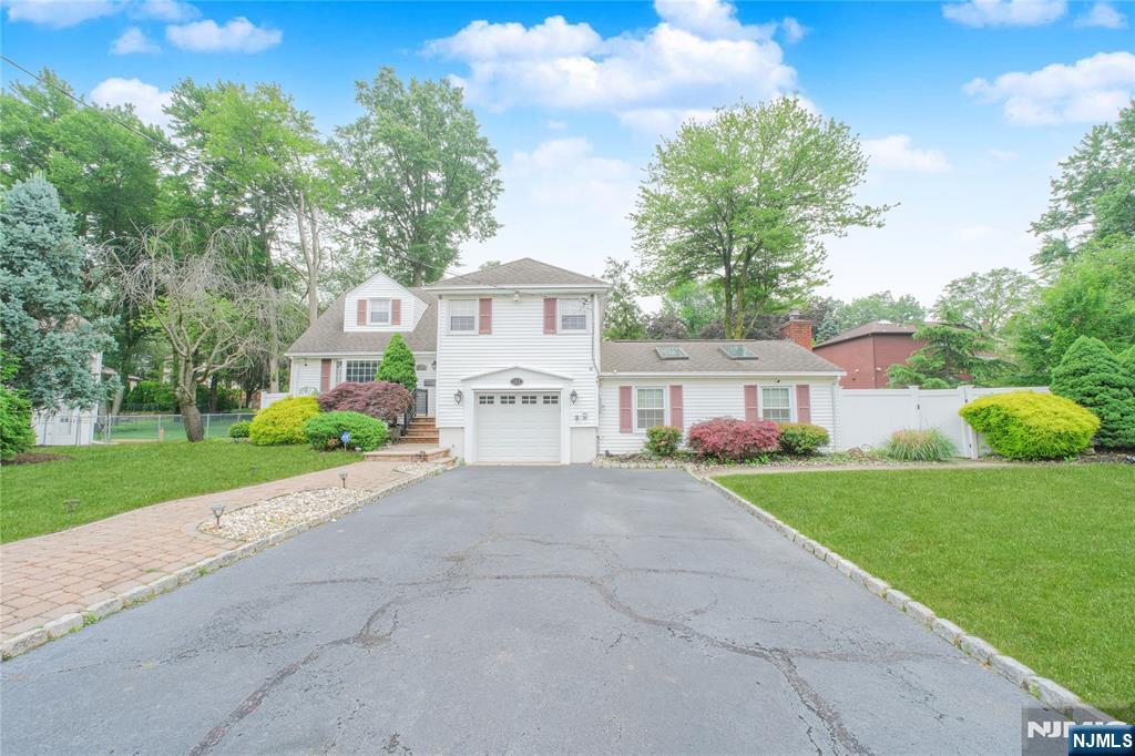 122 E Village Circle