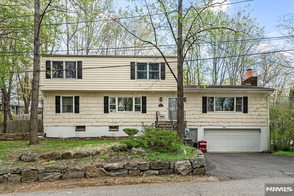 Property for Sale at 33 Brooksyde Avenue, Ringwood, New Jersey - Bedrooms: 4 
Bathrooms: 3 
Rooms: 10  - $639,900