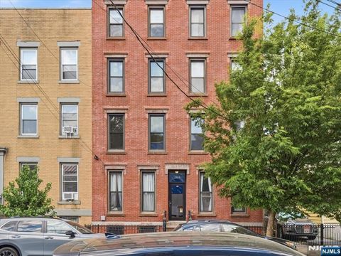 Photo of 264 3rd Street #2R, Jersey City, NJ 07302 (MLS # 26017301)