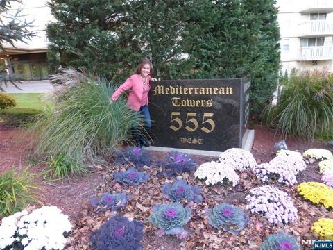 Photo of 555 North Avenue #8-P, Fort Lee, NJ 07024 (MLS # 25031104)