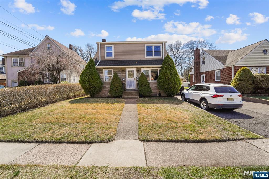 90 Central Ave 1, Bergenfield, New Jersey - 2 Bedrooms  
2 Bathrooms  
4 Rooms - 