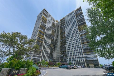 Photo of 300 Winston Dr #2922, Cliffside Park, NJ 07010 (MLS # 26001256)