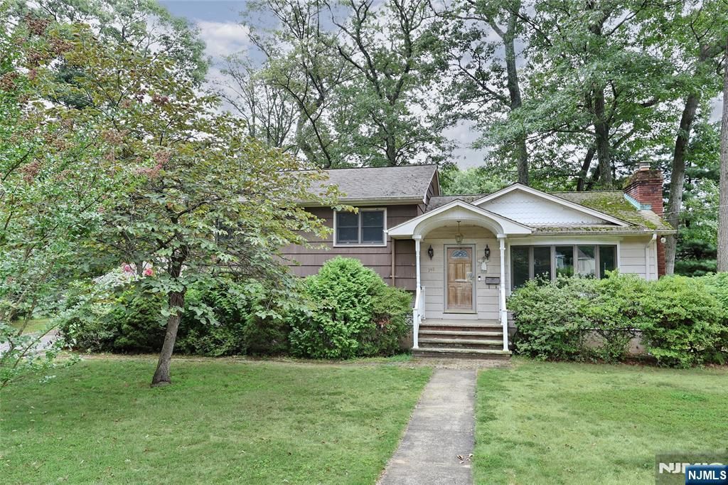 Photo of 348 Cornell Street, Wyckoff, NJ 07481 (MLS # 25032564)