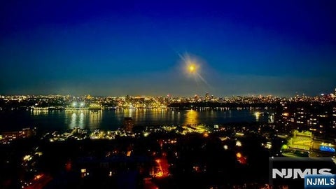Photo of 900 Palisade Avenue #20A, Fort Lee, NJ 07024 (MLS # 26032883)