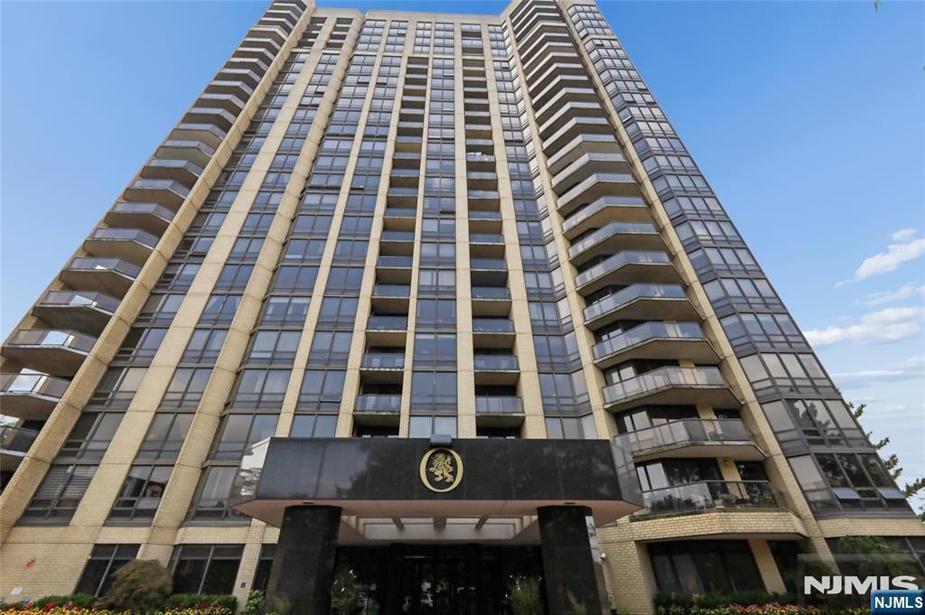 900 Palisade Avenue 20A