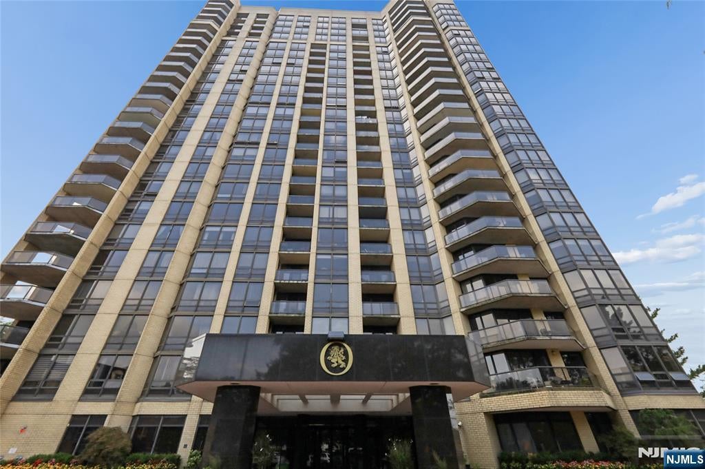 900 Palisade Avenue 20A