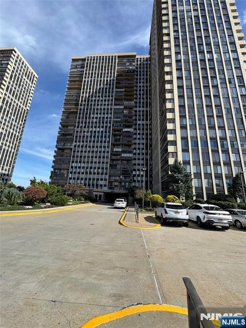 Photo of 200 Winston DR #1707, Cliffside Park, NJ 07024 (MLS # 26036748)