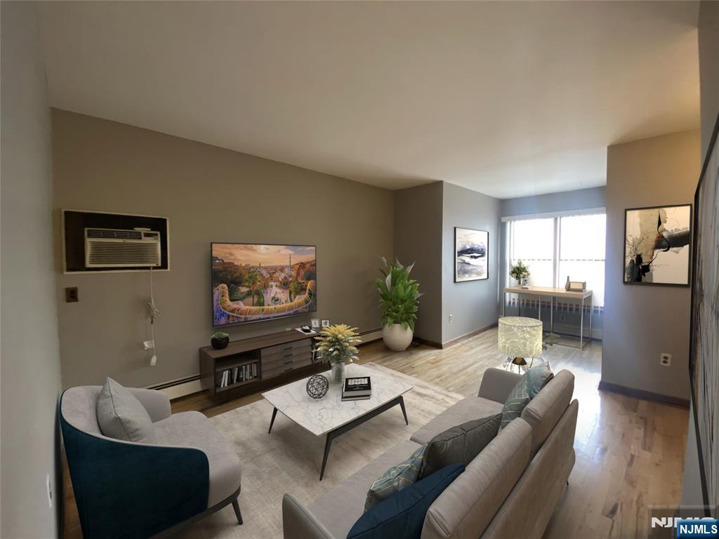 307 Travers Pl Top Floor, Lyndhurst, New Jersey - 1 Bedrooms  
1 Bathrooms  
3 Rooms - 