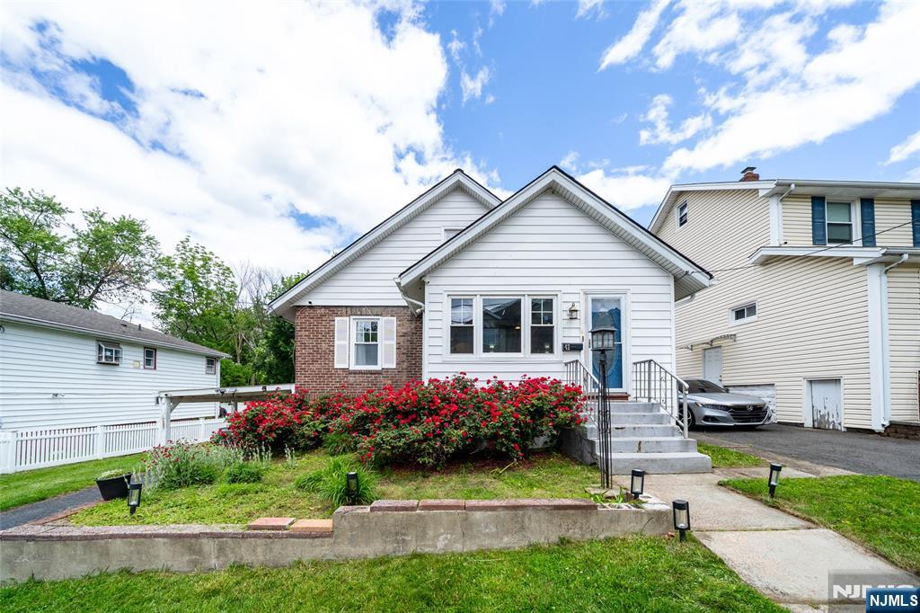 Property for Sale at 42 2nd Street, Dumont, New Jersey - Bedrooms: 3 
Bathrooms: 1 
Rooms: 6  - $499,000