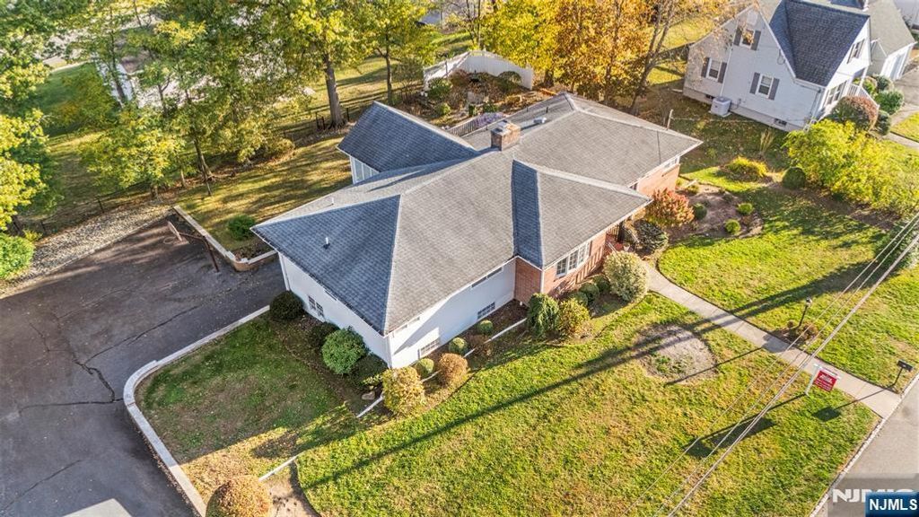 Photo of 60 Richard Avenue, West Caldwell, NJ 07006 (MLS # 25037984)