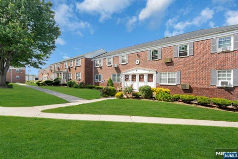 Photo of 16 Roselle Avenue #B, Roselle Park, NJ 07204 (MLS # 26035156)
