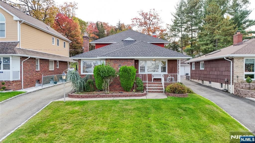 Photo of 96 Lower Notch Rd, Little Falls, NJ 07424 (MLS # 26011451)