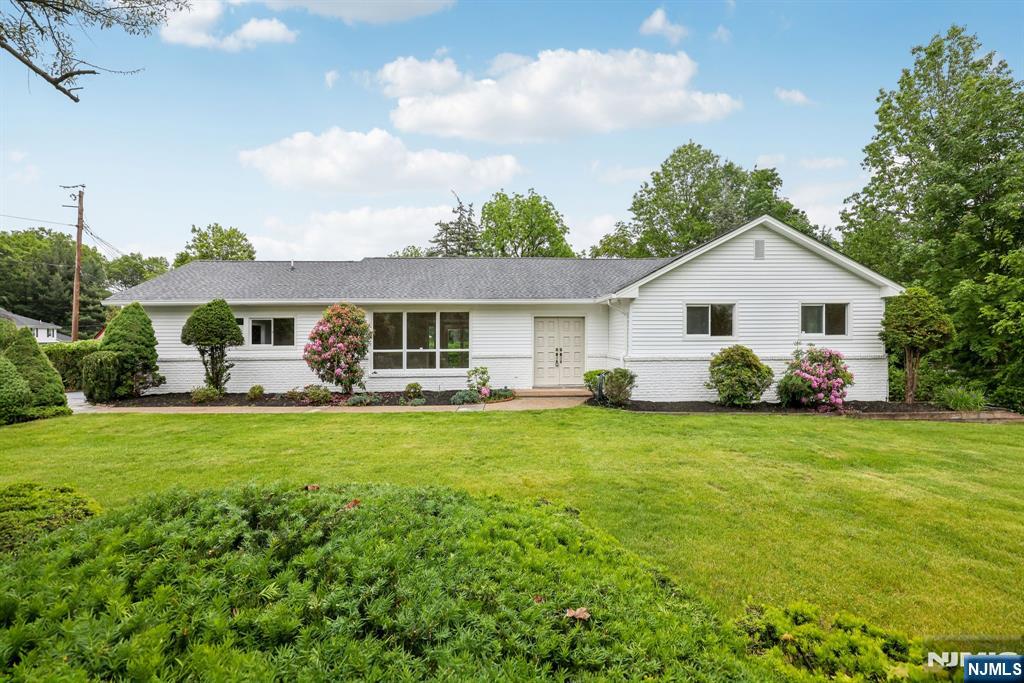 Property for Sale at 444 Black Oak Ridge Road, Wayne, New Jersey - Bedrooms: 3 
Bathrooms: 3 
Rooms: 10  - $749,900