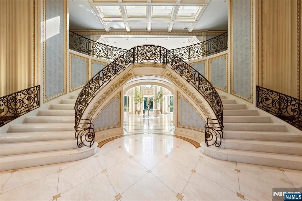 Photo of 31 Rio Vista Drive, Alpine, NJ 07620 (MLS # 25024155)