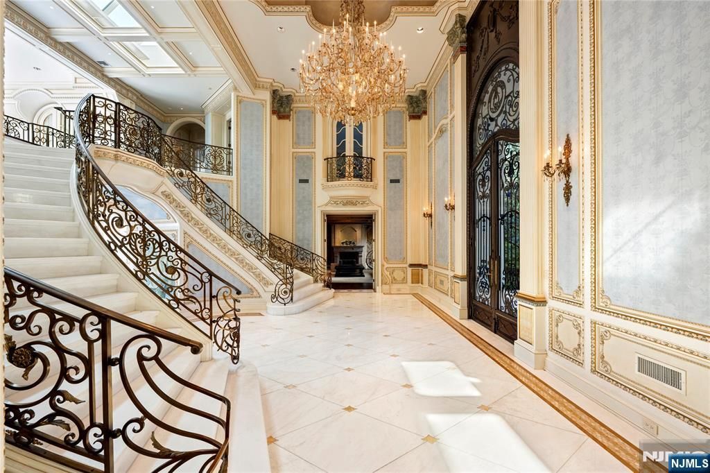 Photo of 31 Rio Vista Drive, Alpine, NJ 07620 (MLS # 25024155)