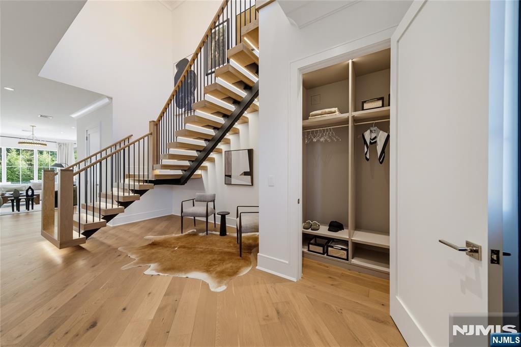 16-18 Paris Avenue 9