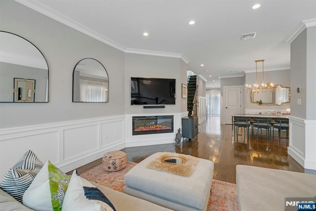 387 Lincoln Avenue B