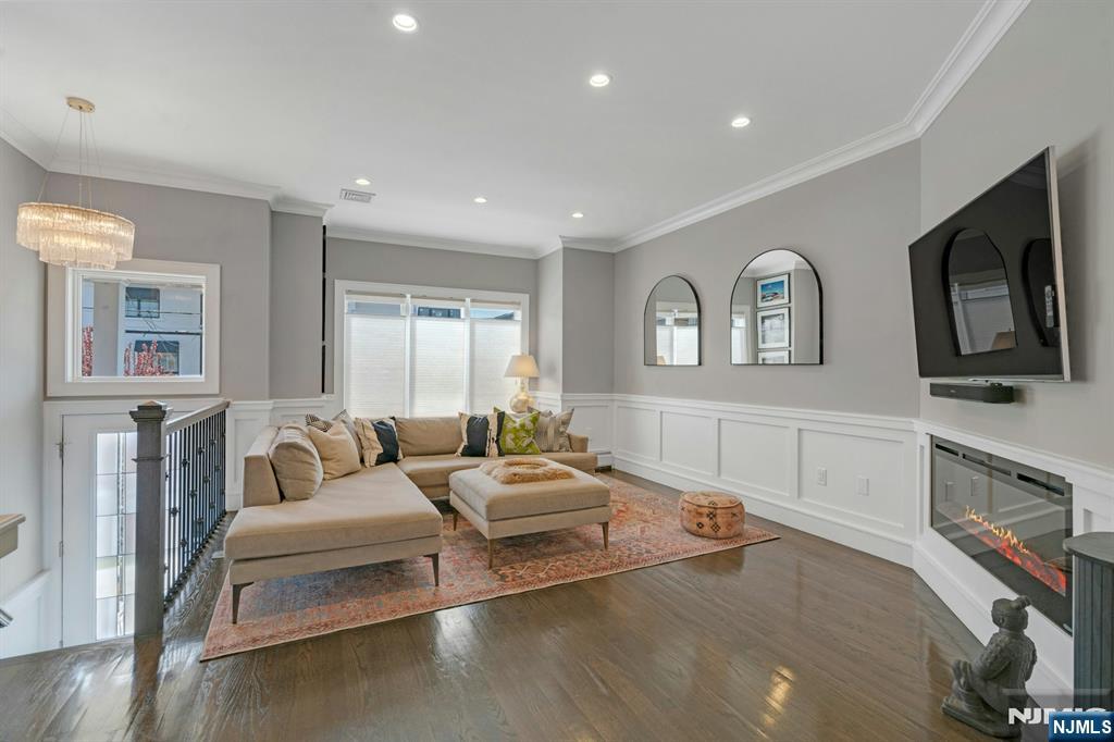 387 Lincoln Avenue B