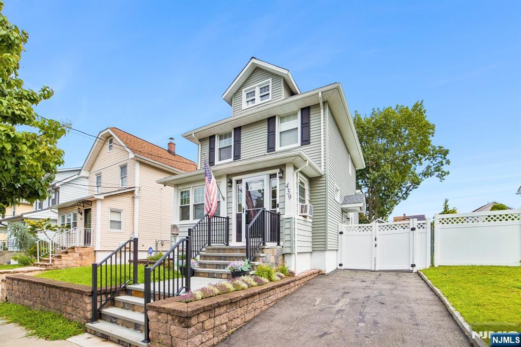 439 Lake Avenue