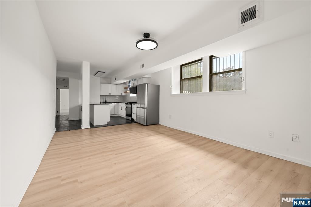 433 Lincoln Avenue C001G