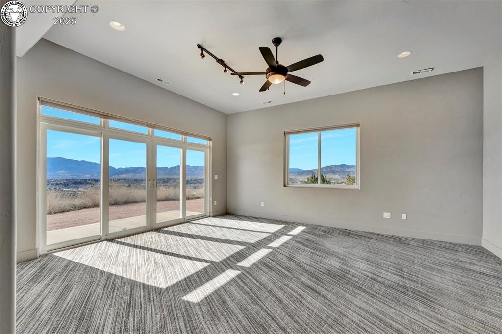 Canon City, Colorado 81212, United States, 4 Bedrooms Bedrooms, ,3 BathroomsBathrooms,Residential,Pending,8070