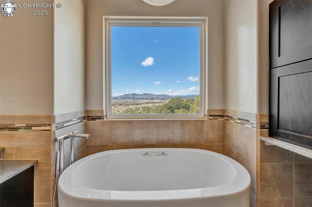 Canon City, Colorado 81212, United States, 4 Bedrooms Bedrooms, ,3 BathroomsBathrooms,Residential,Pending,8070