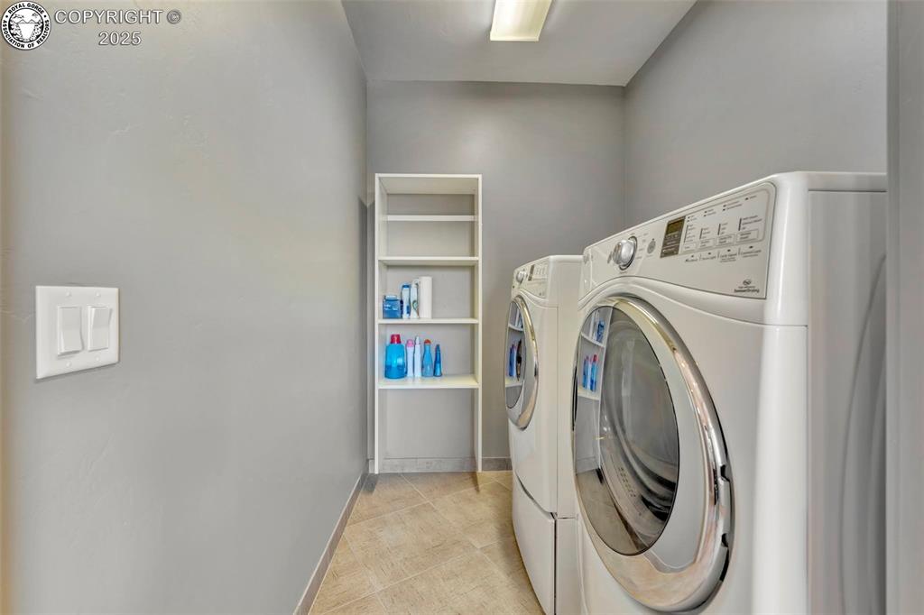 Canon City, Colorado 81212, United States, 4 Bedrooms Bedrooms, ,3 BathroomsBathrooms,Residential,Pending,8070