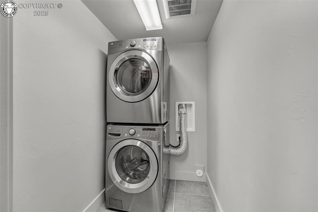 Canon City, Colorado 81212, United States, 4 Bedrooms Bedrooms, ,3 BathroomsBathrooms,Residential,Pending,8070