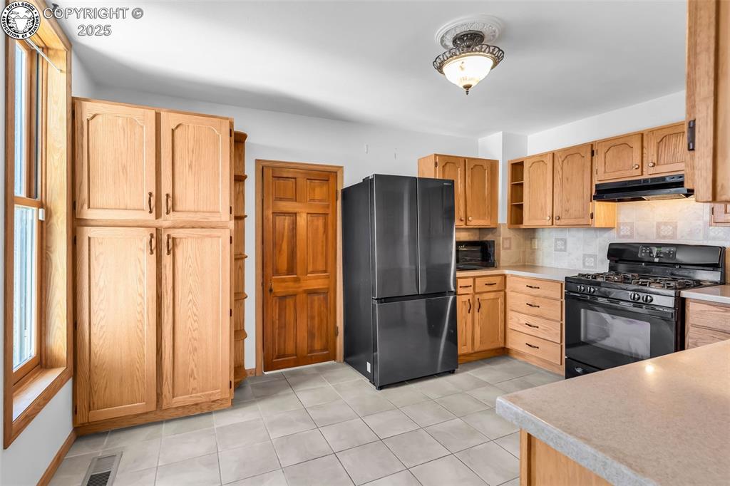 Florence, Colorado 81226, United States, 2 Bedrooms Bedrooms, ,1 BathroomBathrooms,Residential,Pending,209381