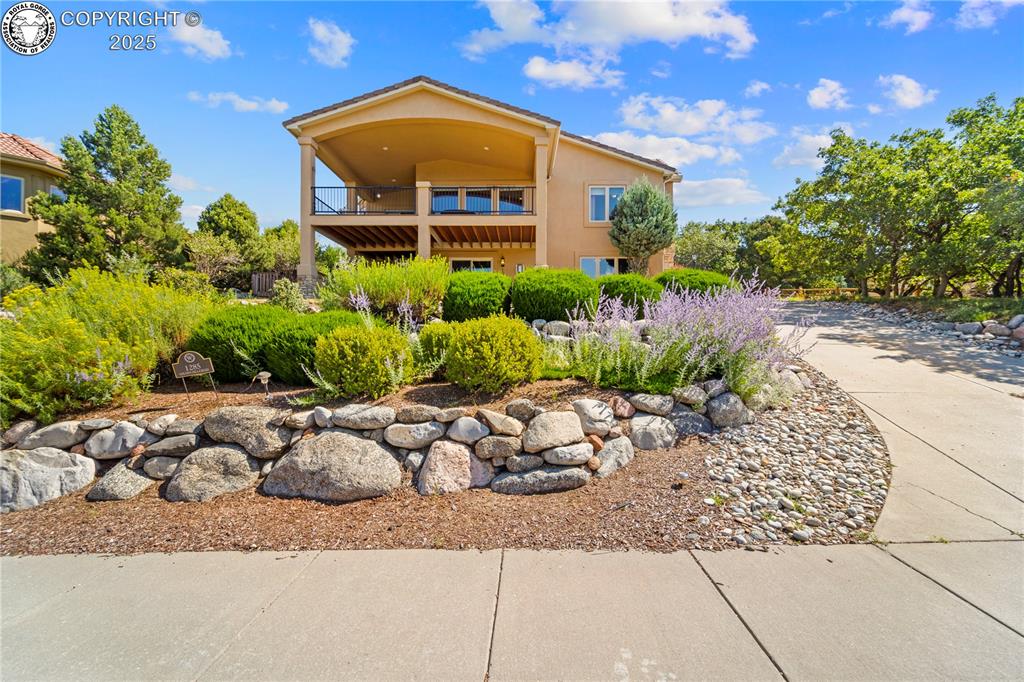 1285 Golden Hills Road