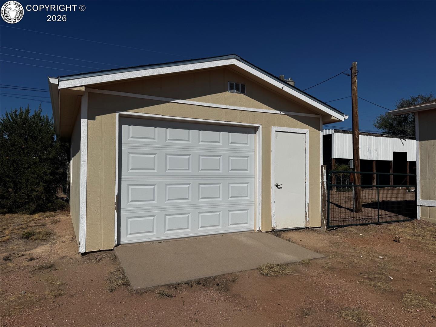 405 Illinois Street - Photo 4