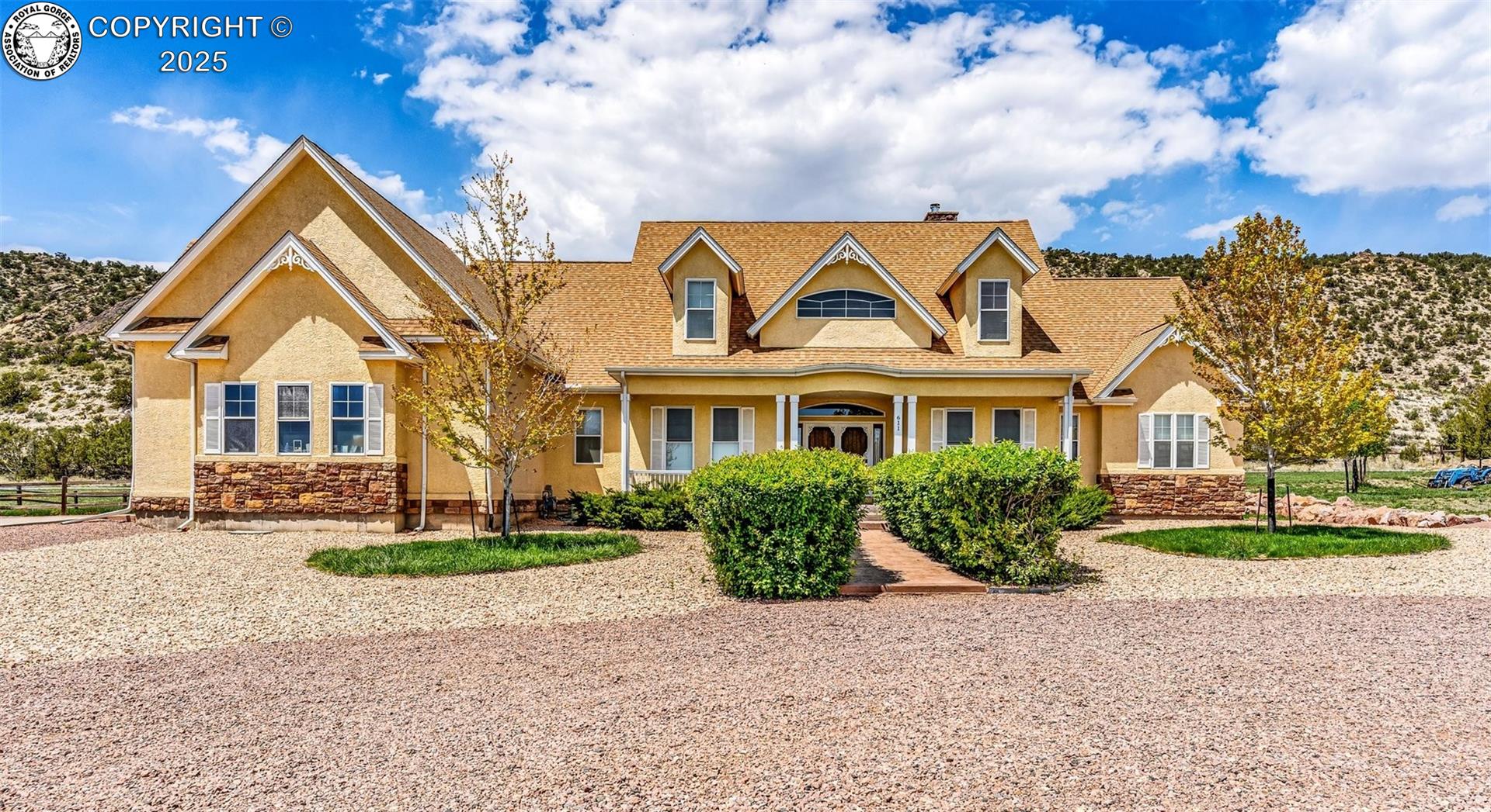 611 Rock Ridge Loop