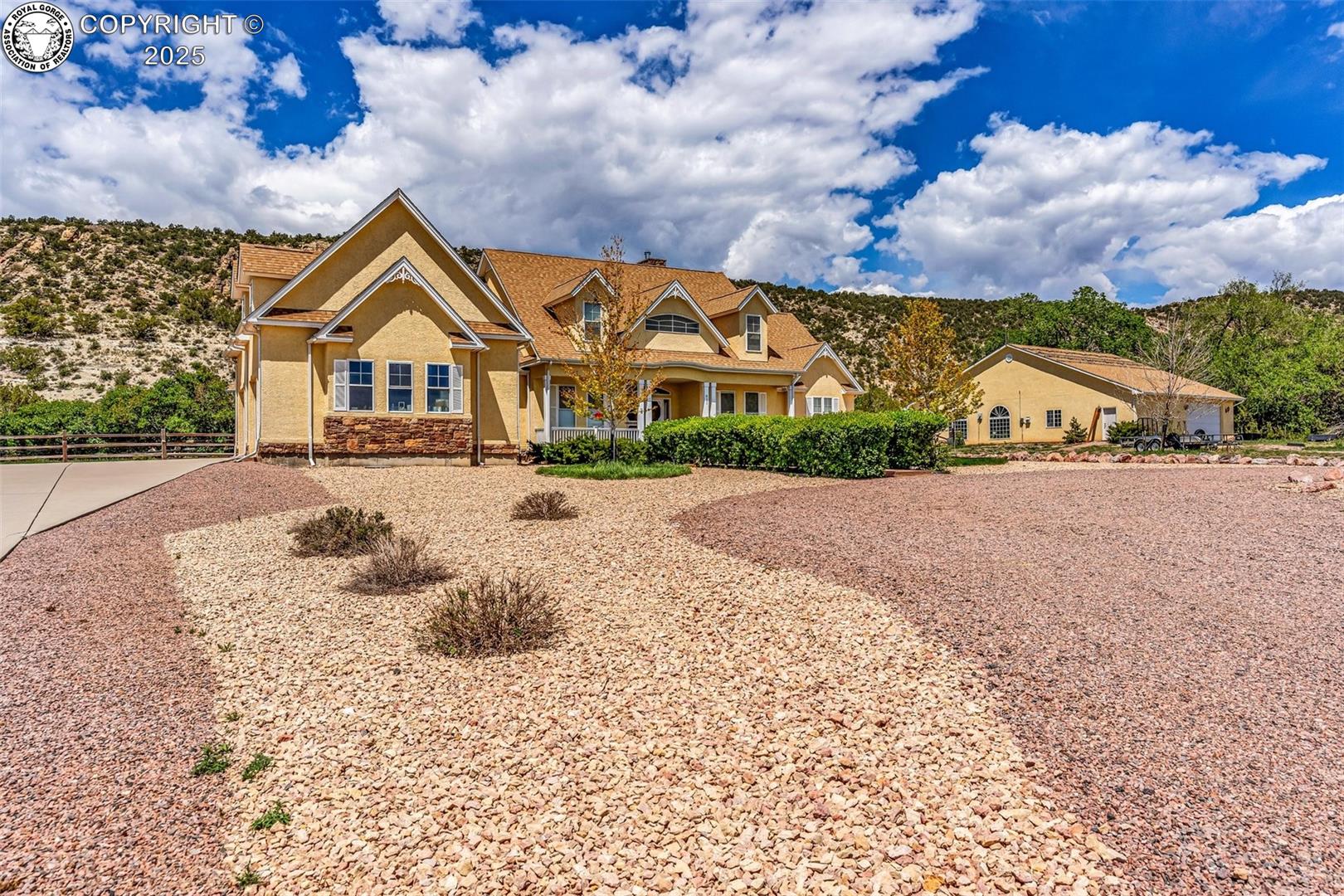 611 Rock Ridge Loop