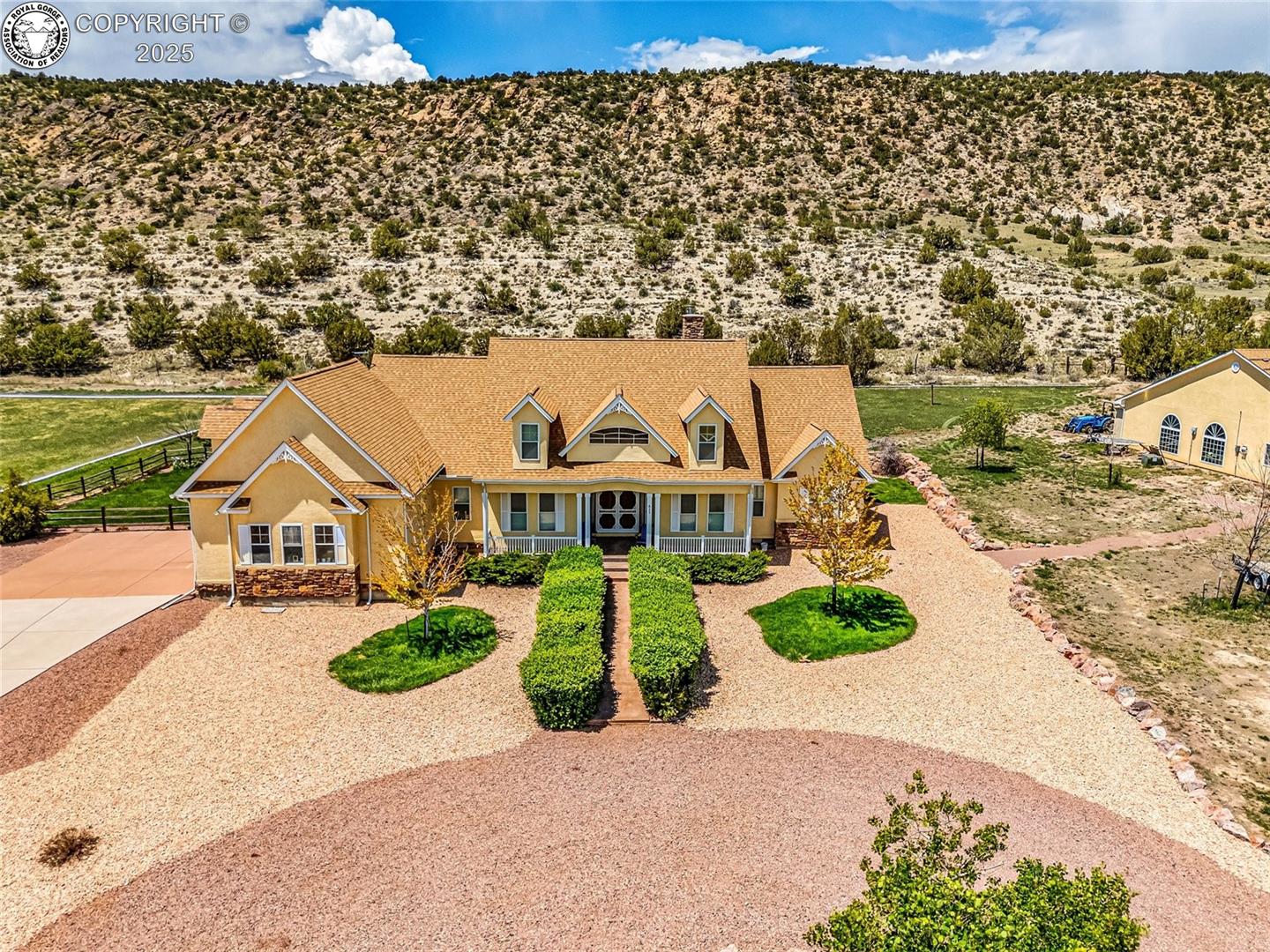 611 Rock Ridge Loop