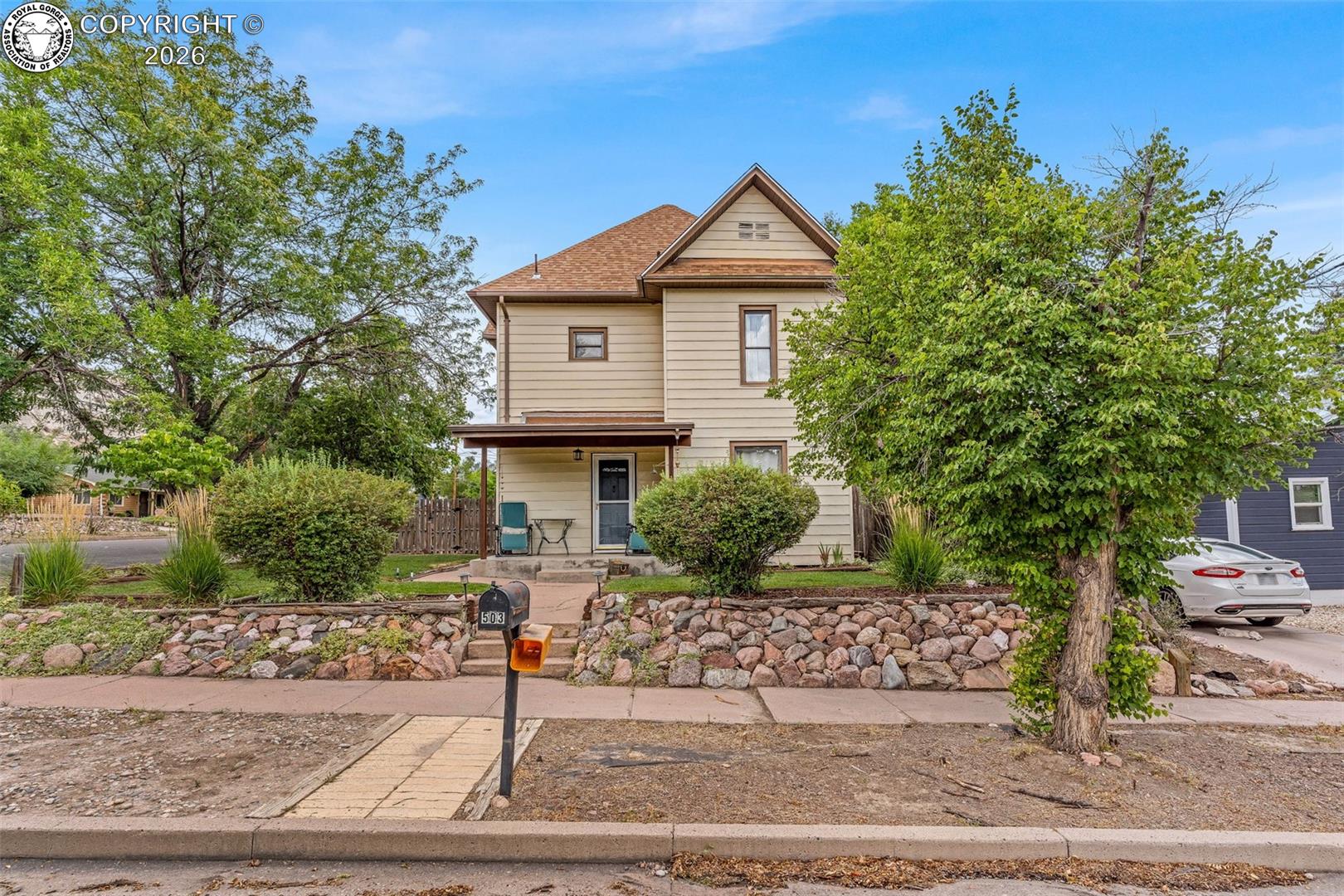 503 Forest Avenue - Photo 2