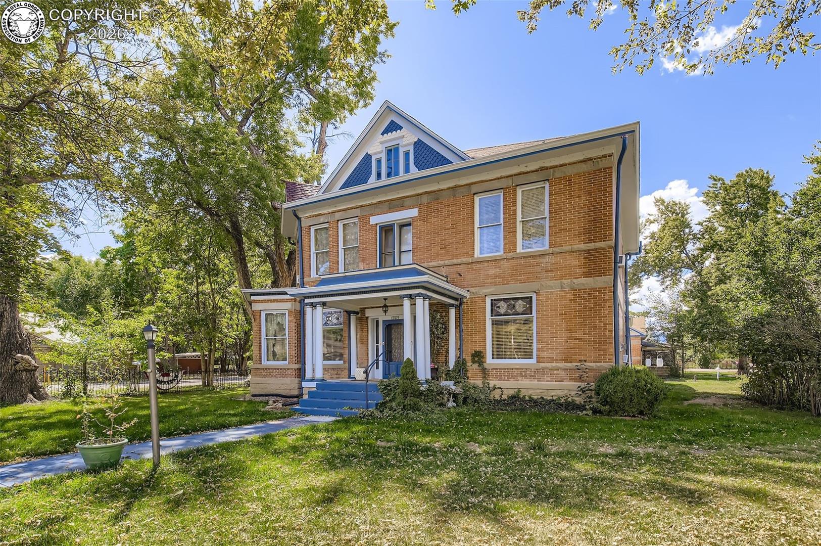 1305 W 3rd Street