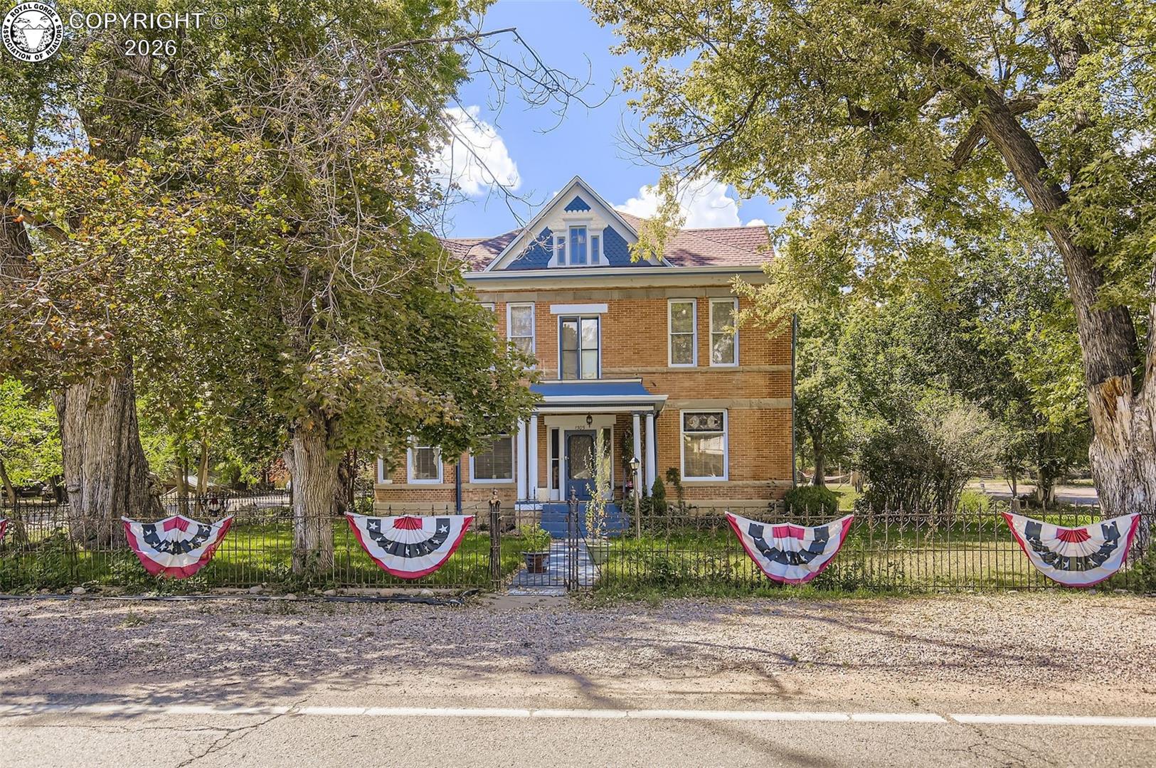 1305 W 3rd Street
