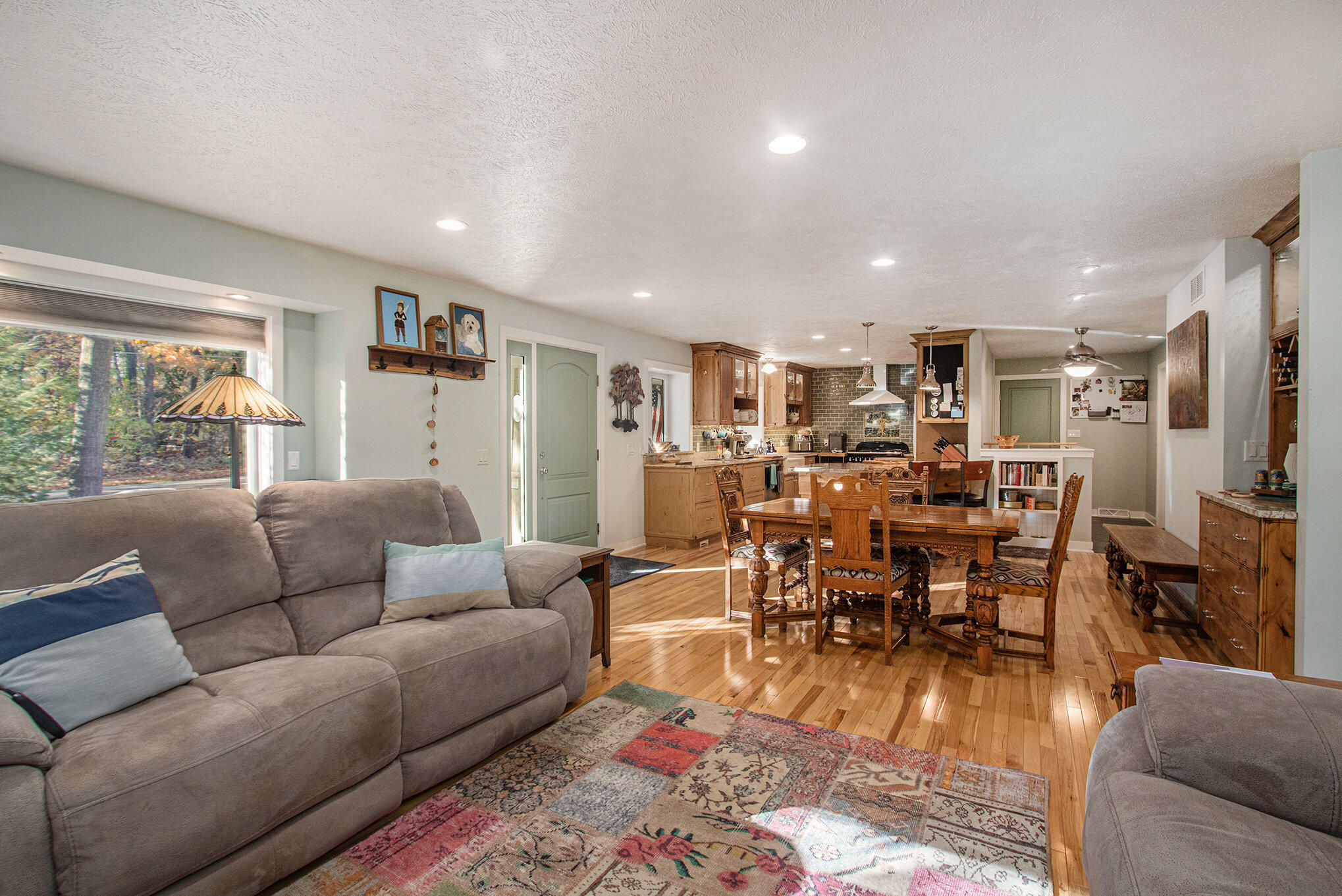 89 S Division Avenue