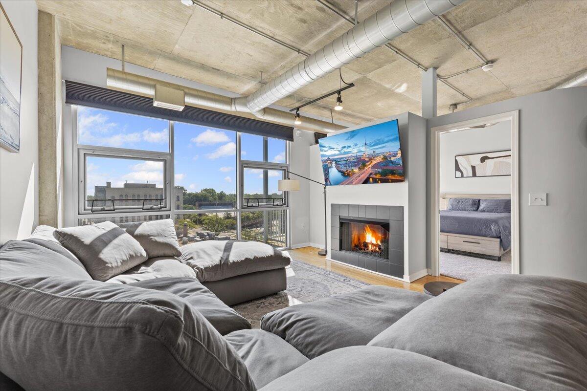 100 W 5th Street 611