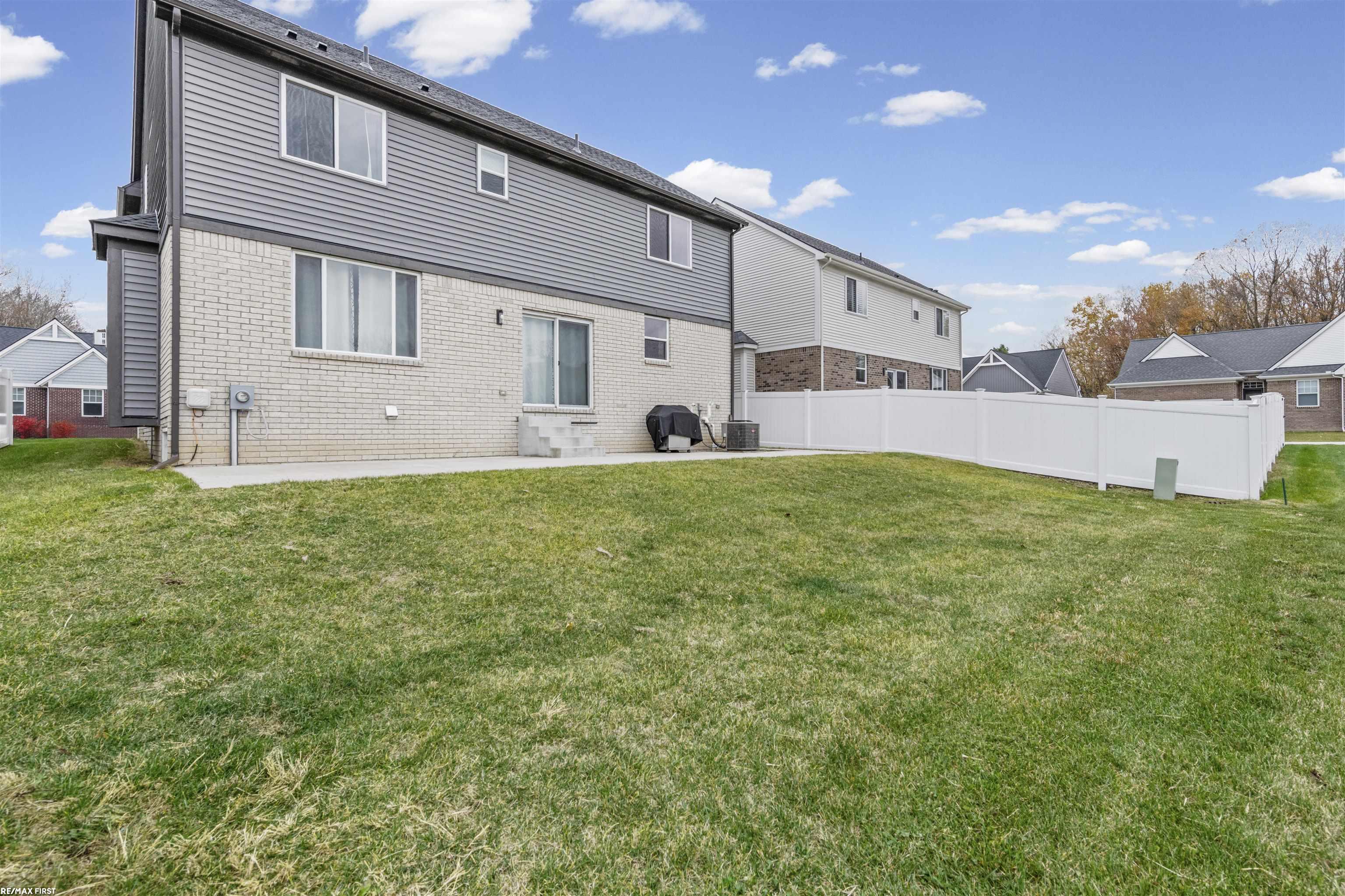 47359 Bayside Circle